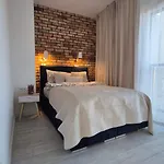 St Wojciech Hill Apartment, Free Parking, Air-conditioning, Self Check-in 24h