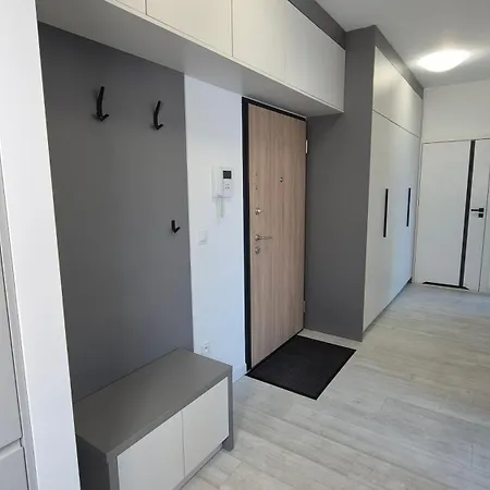 St Wojciech Hill Apartment, Free Parking, Air-conditioning, Self Check-in 24h Познань