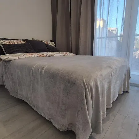 Апартаменты St Wojciech Hill Apartment, Free Parking, Air-conditioning, Self Check-in 24h *