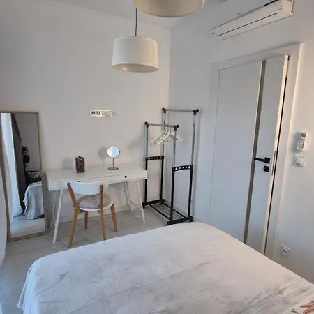 Апартаменты St Wojciech Hill Apartment, Free Parking, Air-conditioning, Self Check-in 24h