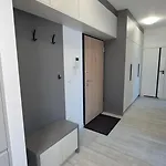 St Wojciech Hill Apartment, Free Parking, Air-conditioning, Self Check-in 24h Poznan