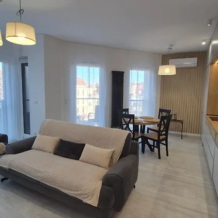 St Wojciech Hill Apartment, Free Parking, Air-conditioning, Self Check-in 24h 아파트 포즈난