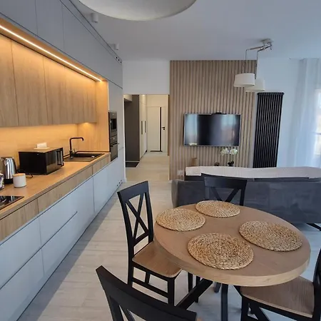 St Wojciech Hill Apartment, Free Parking, Air-conditioning, Self Check-in 24h * Познань