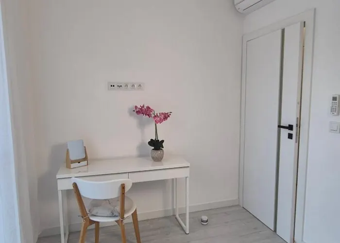 St Wojciech Hill Apartment, Free Parking, Air-conditioning, Self Check-in 24h Apartment *
